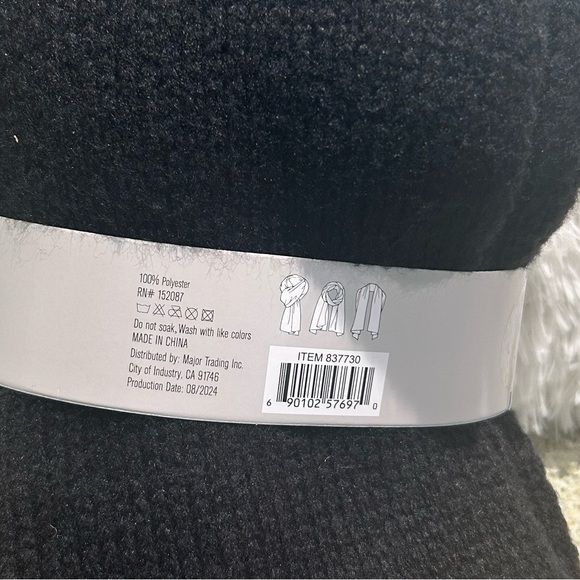 NWT- Black Cozy Scarf. - Picture 3 of 4